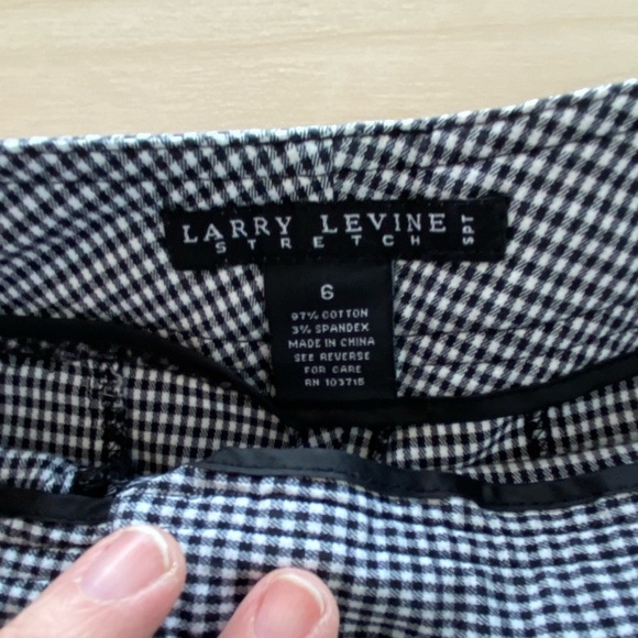 Larry Levine Stretch Bermuda Shorts size 6 (FO) - Picture 13 of 16